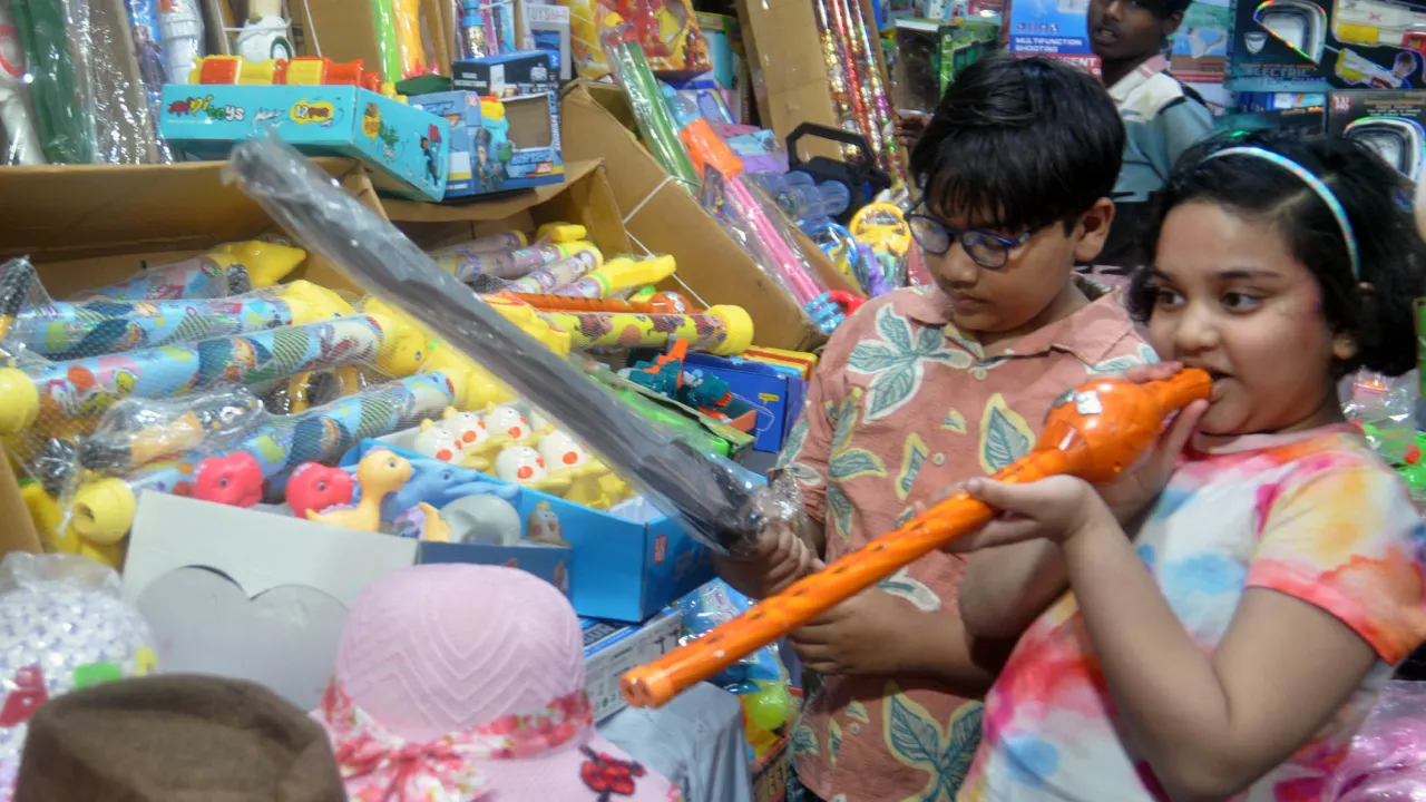 Holi Holidays: बाजार पर चढ़ा रंगोत्सव का खुमार, रंग के बाद बंद होंगे बाजार, इन प्रमुख बाजारों में बंदी