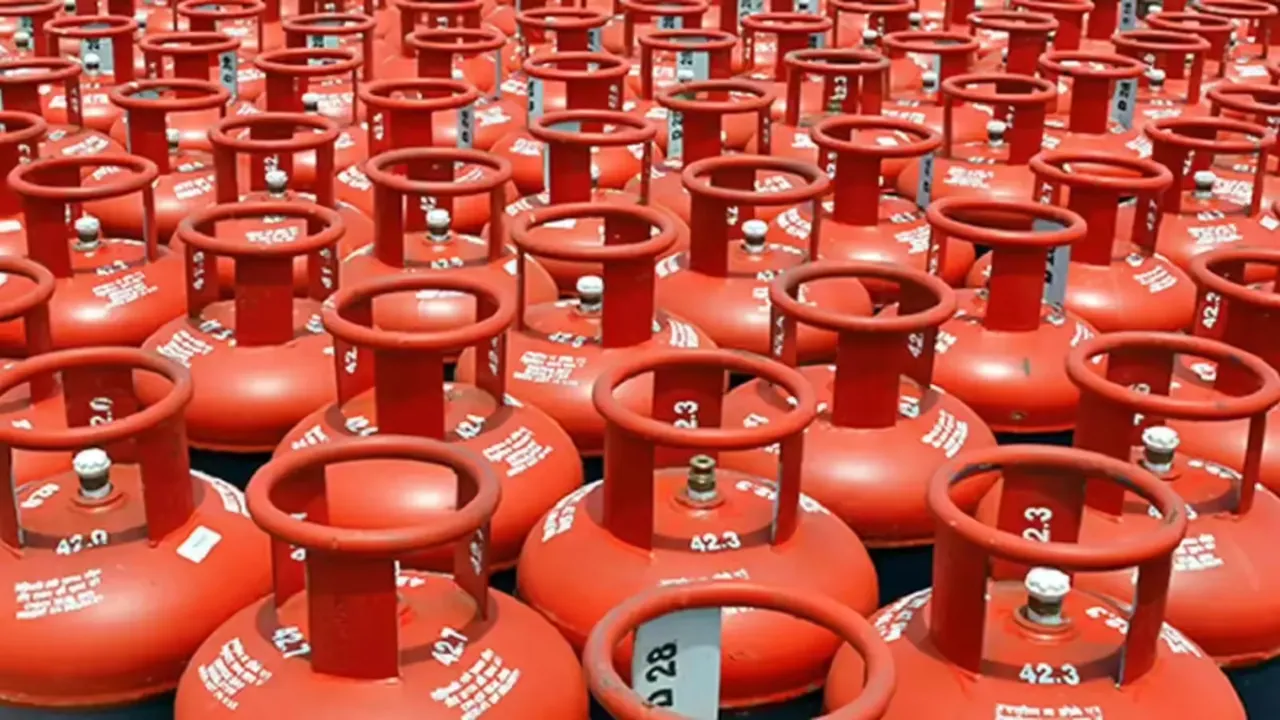 LPG के दामों का पारा हाई... एक साथ हुई भारी बढ़ोत्तरी, जानें मुंबई-दिल्ली से लेकर बड़े शहरों का लेटेस्ट रेट