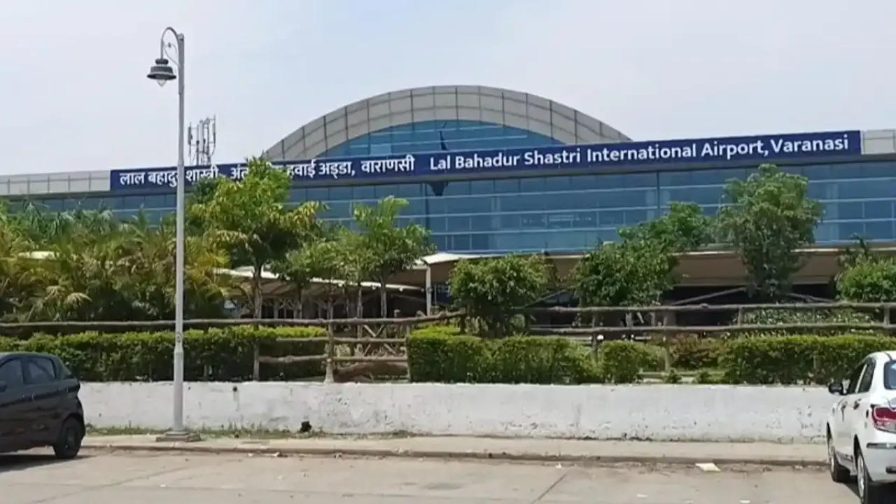 वाराणसी एयरपोर्ट पर यात्रियों से अभद्र व्यवहार करना पड़ा भारी, पुलिस गिरफ्त में चार ड्राइवर 