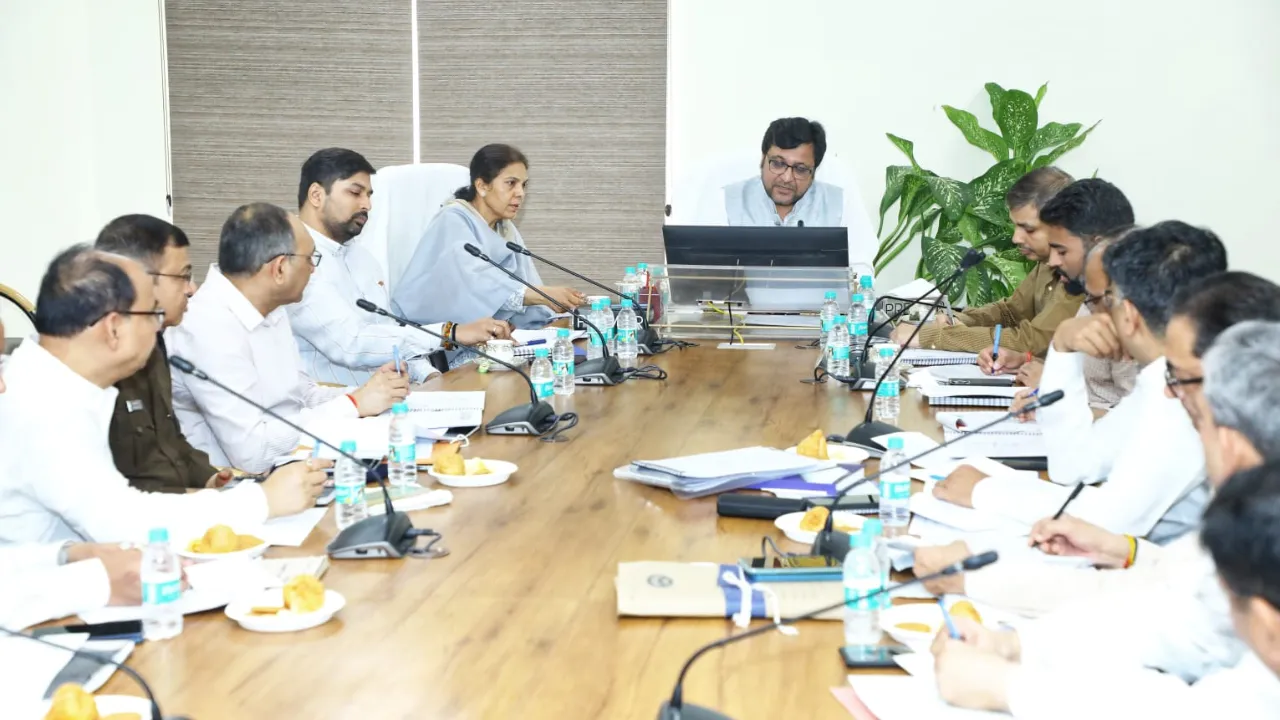 कम वसूली करने वाले 10 जिला आबकारी अधिकारियों से स्पष्टीकरण तलब, आबकारी मंत्री ने की समीक्षा बैठक में दिए कई निर्देश