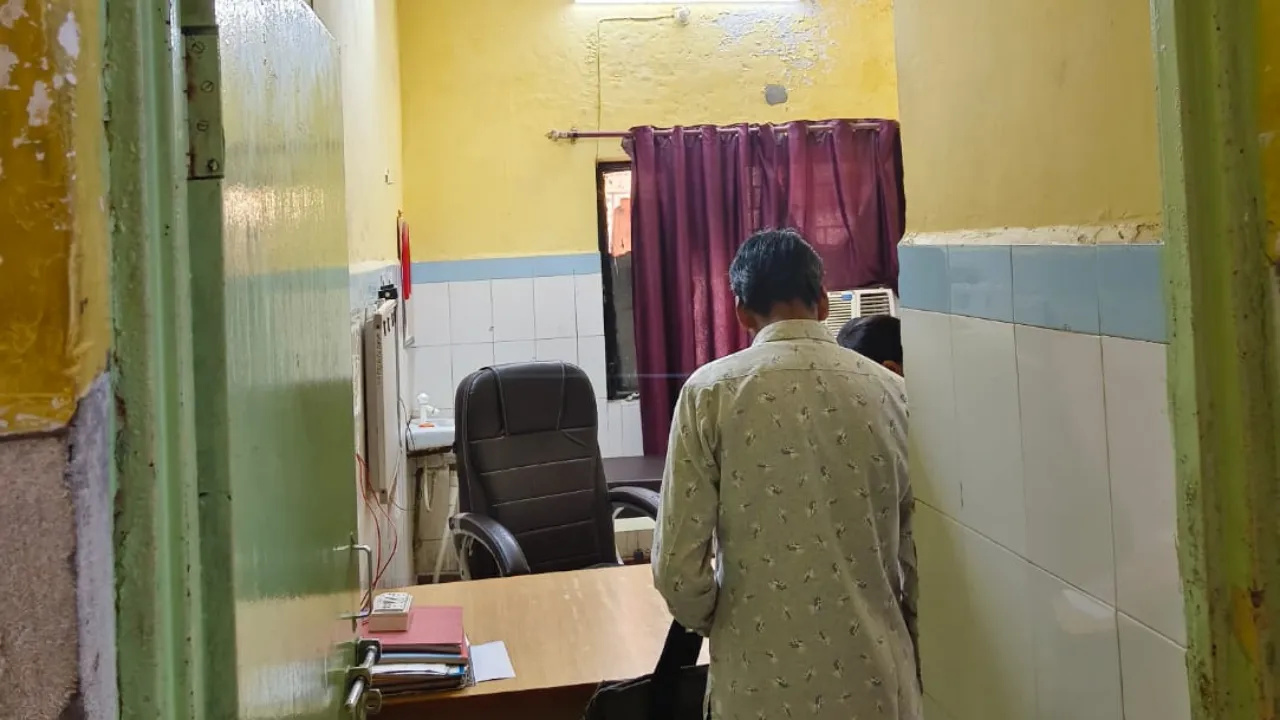 उत्तर प्रदेश के सामुदायिक स्वास्थ्य केंद्रों की हालत बदहाल: गंदगी, डॉक्टरों की गैरहाजिरी और सुविधाओं की कमी से मरीज परेशान