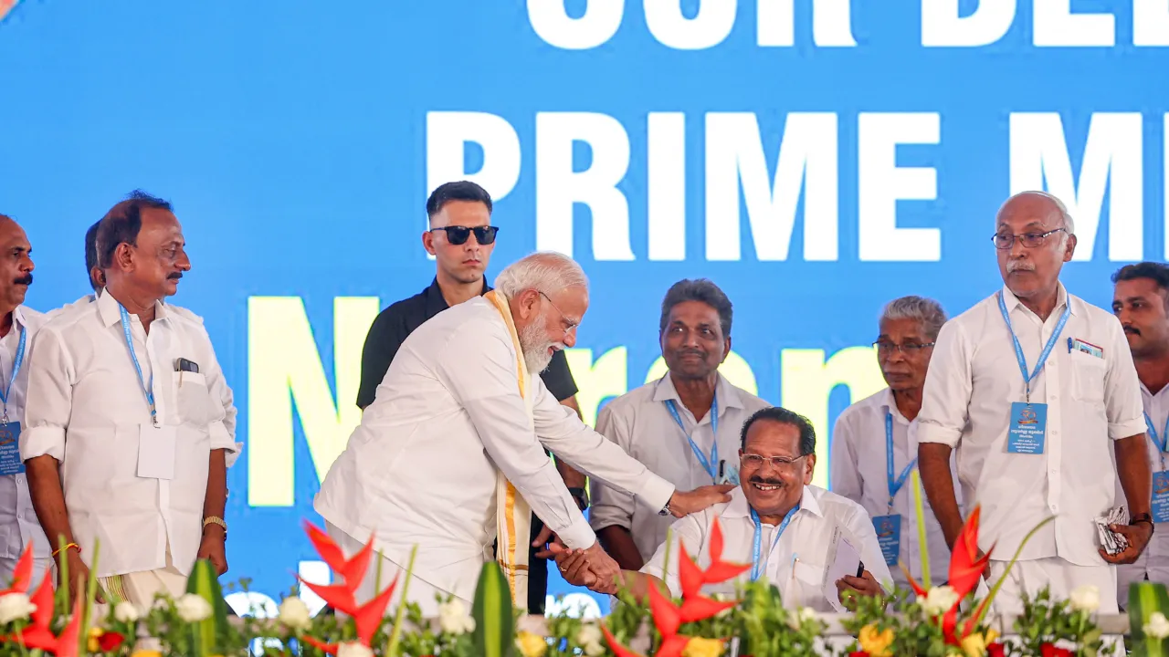 पीएम मोदी का केरल को बड़ा तोहफा: 10,000 करोड़ से अधिक की परियोजनाओं का लोकार्पण और शिलान्यास, रिफाइनरी से राजमार्ग तक हर क्षेत्र में विकास की नई उड़ान