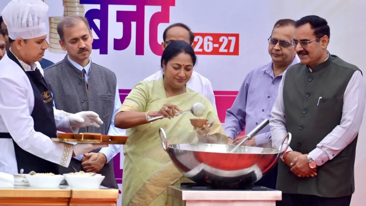 दिल्ली विधानसभा में 'खीर' समारोह की मिठास: बजट सत्र से पहले CM रेखा गुप्ता का संदेश, कहा- विकास, सुविधाएं और हरित राजधानी पर फोकस