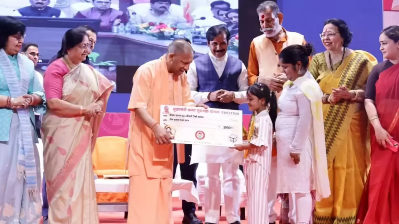 ''जौनपुर की इमरती के साथ आपकी नमकीन भी खानी पड़ेगी...'' मुख्यमंत्री ने वीडियो कॉन्फ्रेंसिंग से किया वाराणसी मंडल की 600 महिला उद्यमियों से संवाद