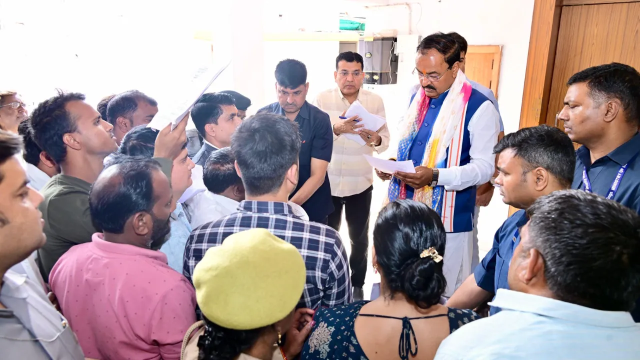 जनता की समस्याओं पर त्वरित कार्रवाई हो, जवाबदेही तय करें अधिकारी: केशव प्रसाद मौर्य  