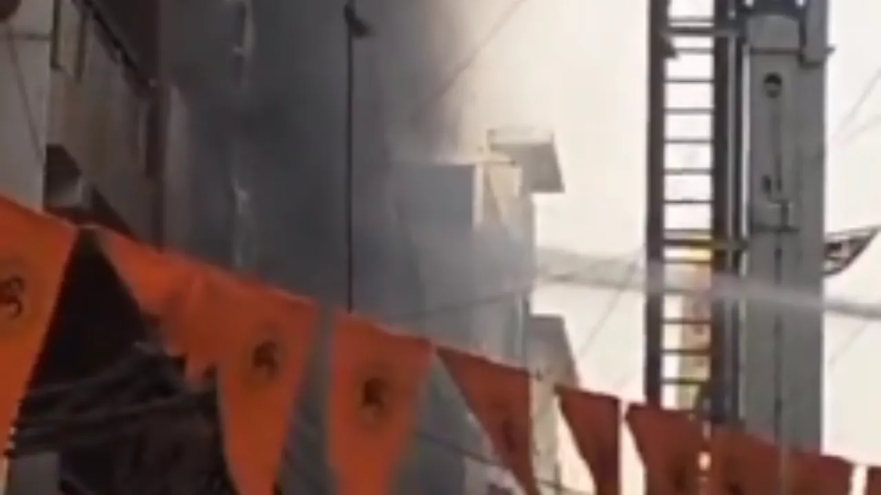 दिल्ली के पालम में इमारत में लगी भीषण आग, 6 लोगों की मौत, दमकल की 30 गाड़ियां राहत में जुटी 