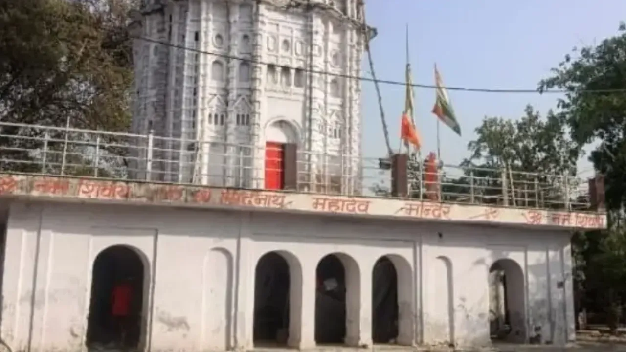 लखनऊ में महापौर का सख्त एक्शन: केंद्रीय कार्यशाला के दो मंजिला भवनों पर चलाया बुलडोजर, मुख्य अभियंता का ऑफिस भी ढहाया