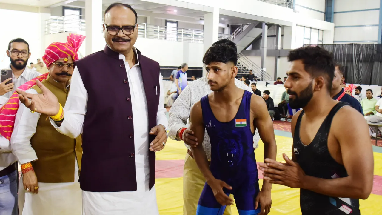 पहलवानों ने कुश्ती में दिखाया दम, जार्जिया के पहलवान टैयडो ने मध्य प्रदेश केसरी गौरव शर्मा को हराया