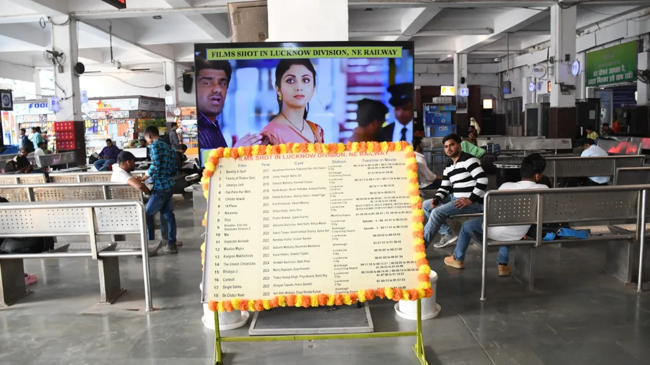 लखनऊ स्टेशनों पर सिनेमा का जादूः यात्रियों को दिखाई जा रही हैं फिल्मों की झलकियां... LED स्क्रीन पर शूटिंग की क्लिप्स