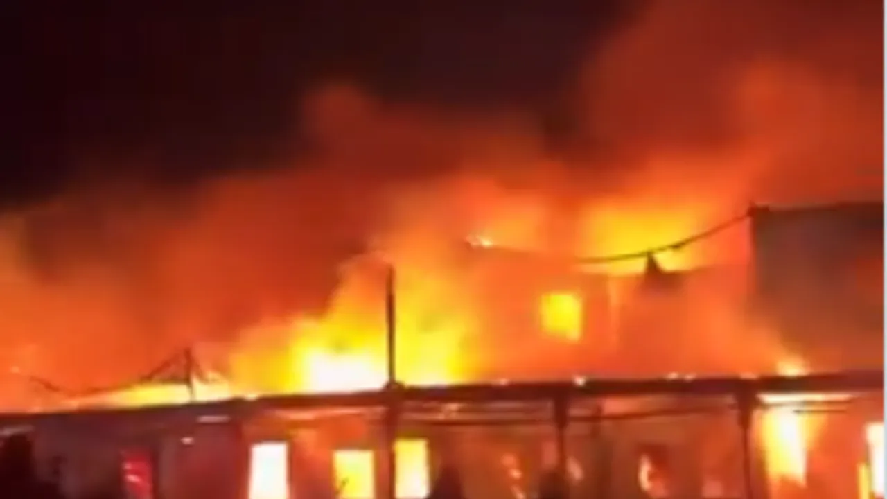 अफगानिस्तान में पाकिस्तान की एयर स्ट्राइक, अस्पताल बना शमशान... 400 लोगों की मौत  