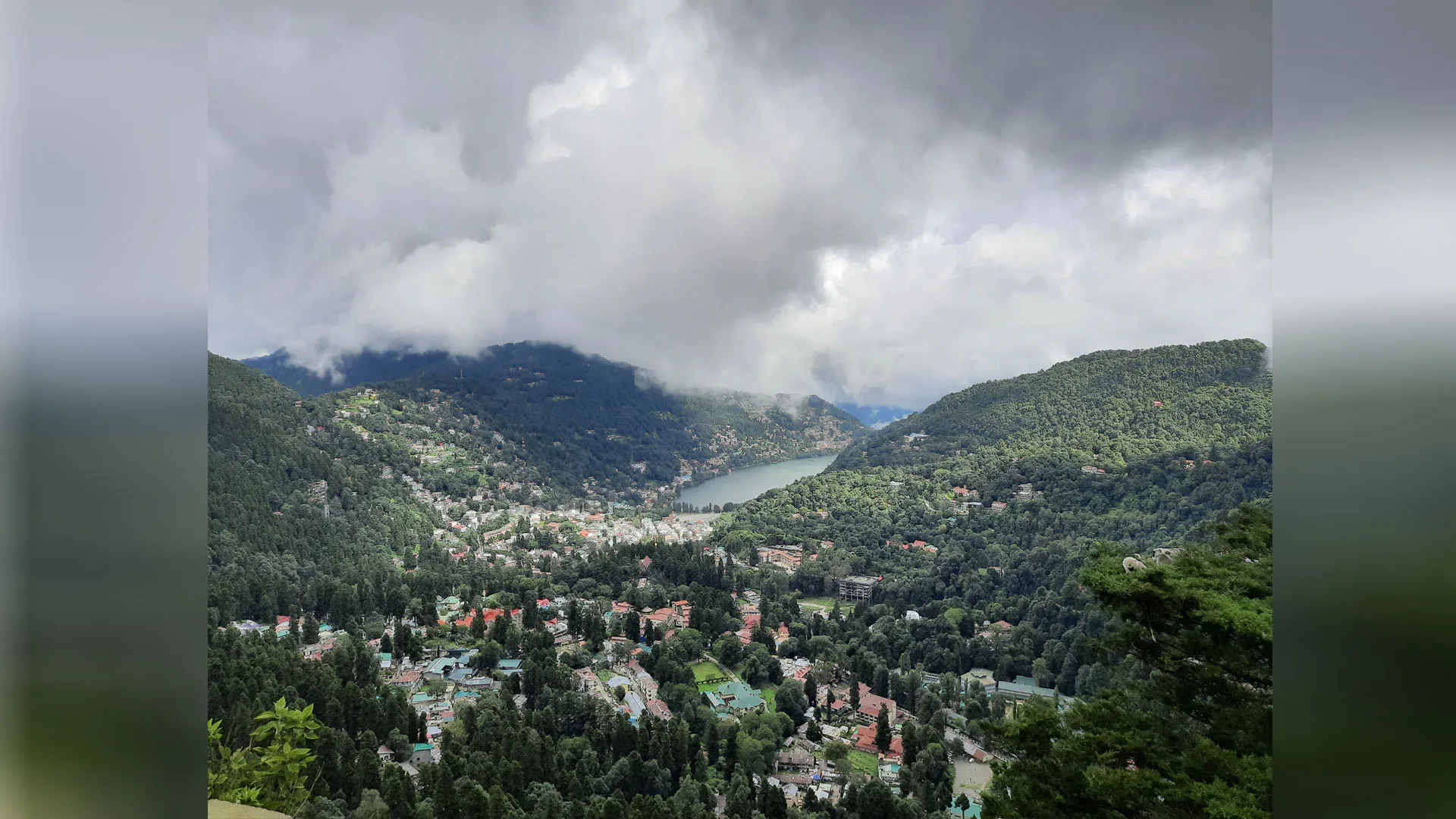 Uttrakhand: धूप-छांव के बीच सुहावना बना नैनीताल का मौसम, तापमान भी गिरा