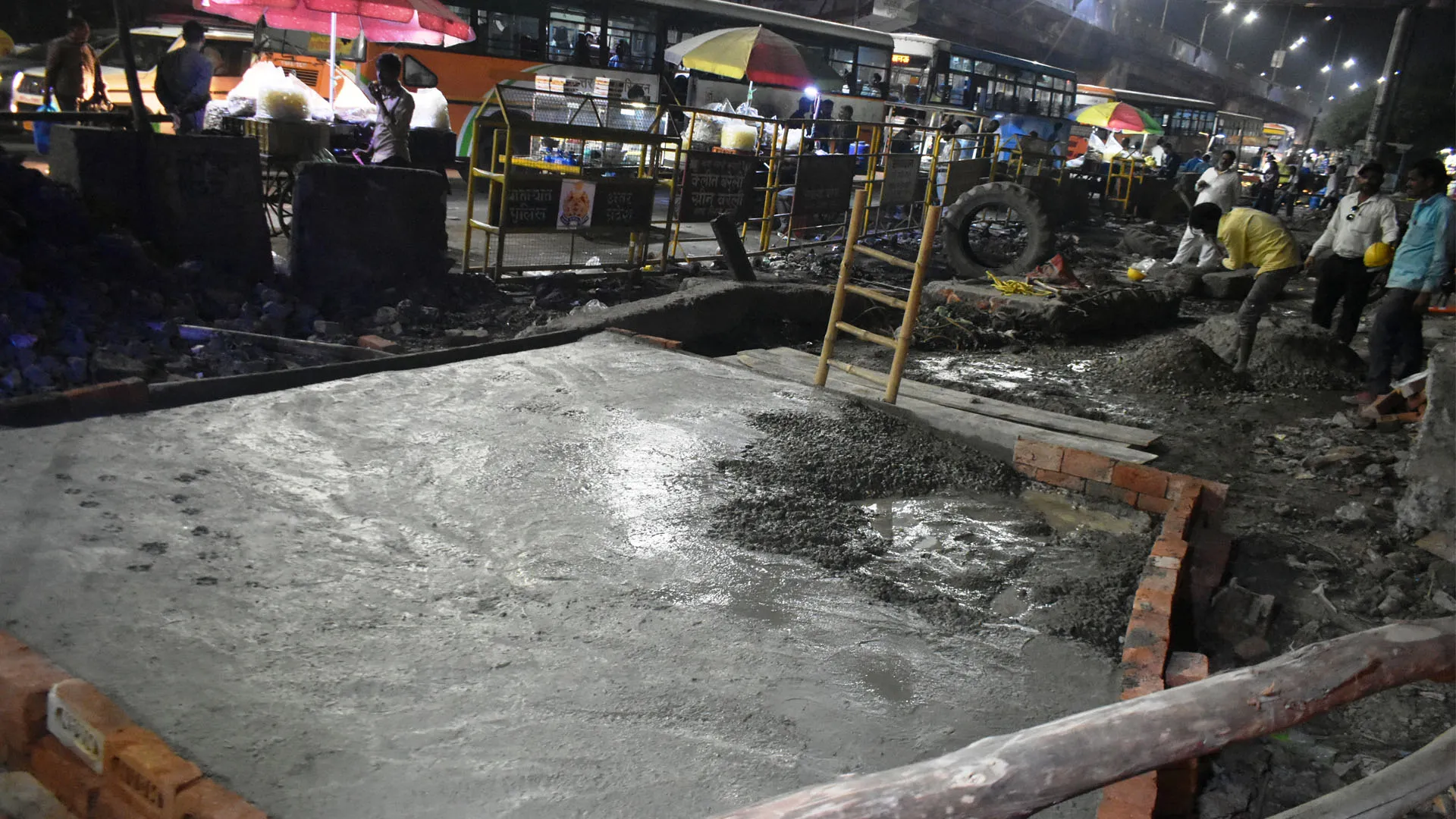 Bareilly: सेटेलाइट बस स्टैंड पर ''मौत के नाले'' पर बिछाया लोहे का जाल