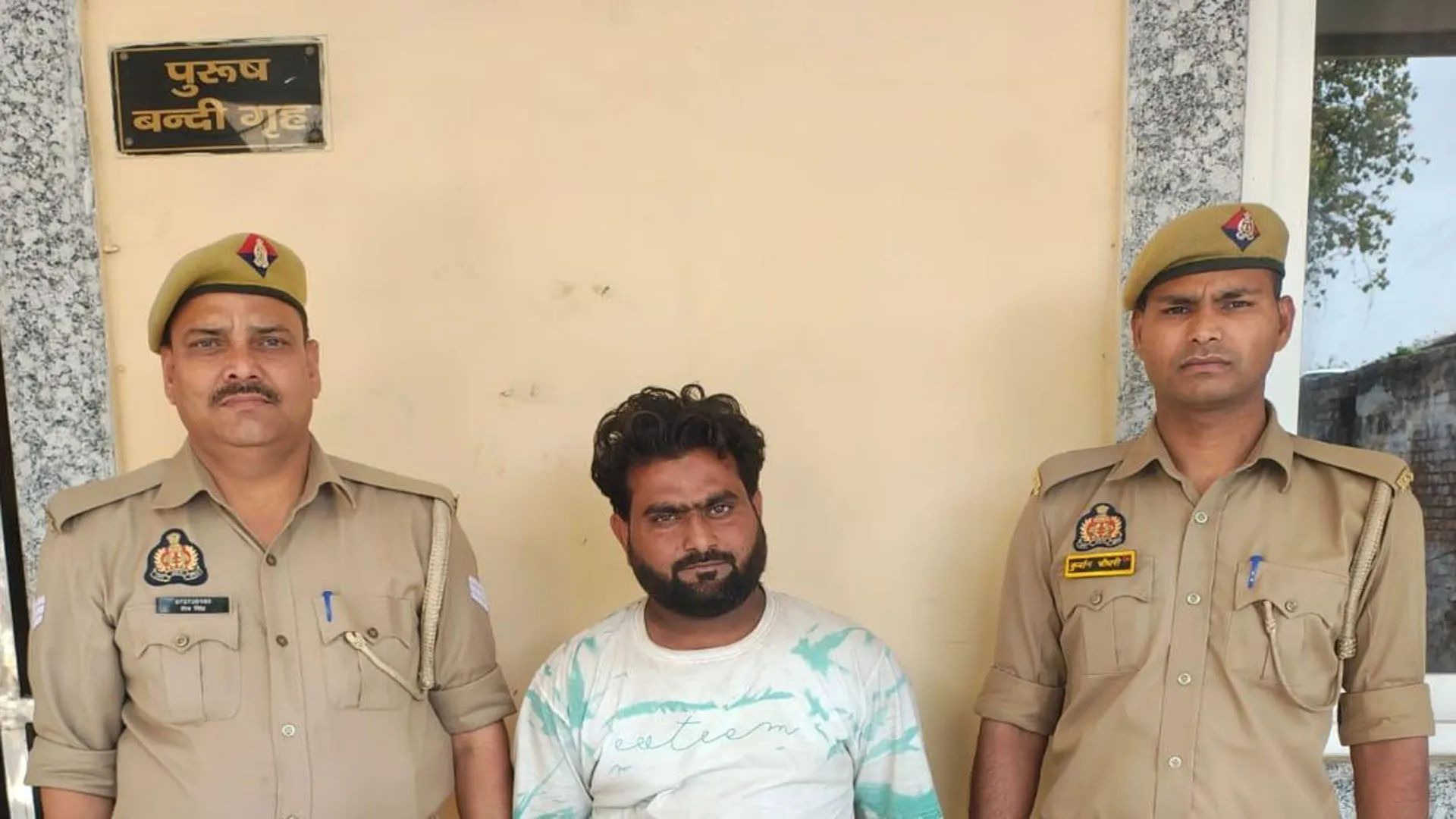 Bareilly: छह माह के लिए पुलिस ने किया था जिला बदर, परिवार संग ईद मनाने आया तो धरा गया