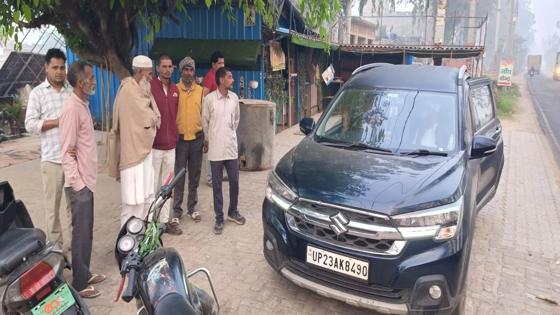 UP: फिल्मी अंदाज में कूलरों से लदी पिकअप लूटी, बदमाश चालक को झांसा देकर फरार