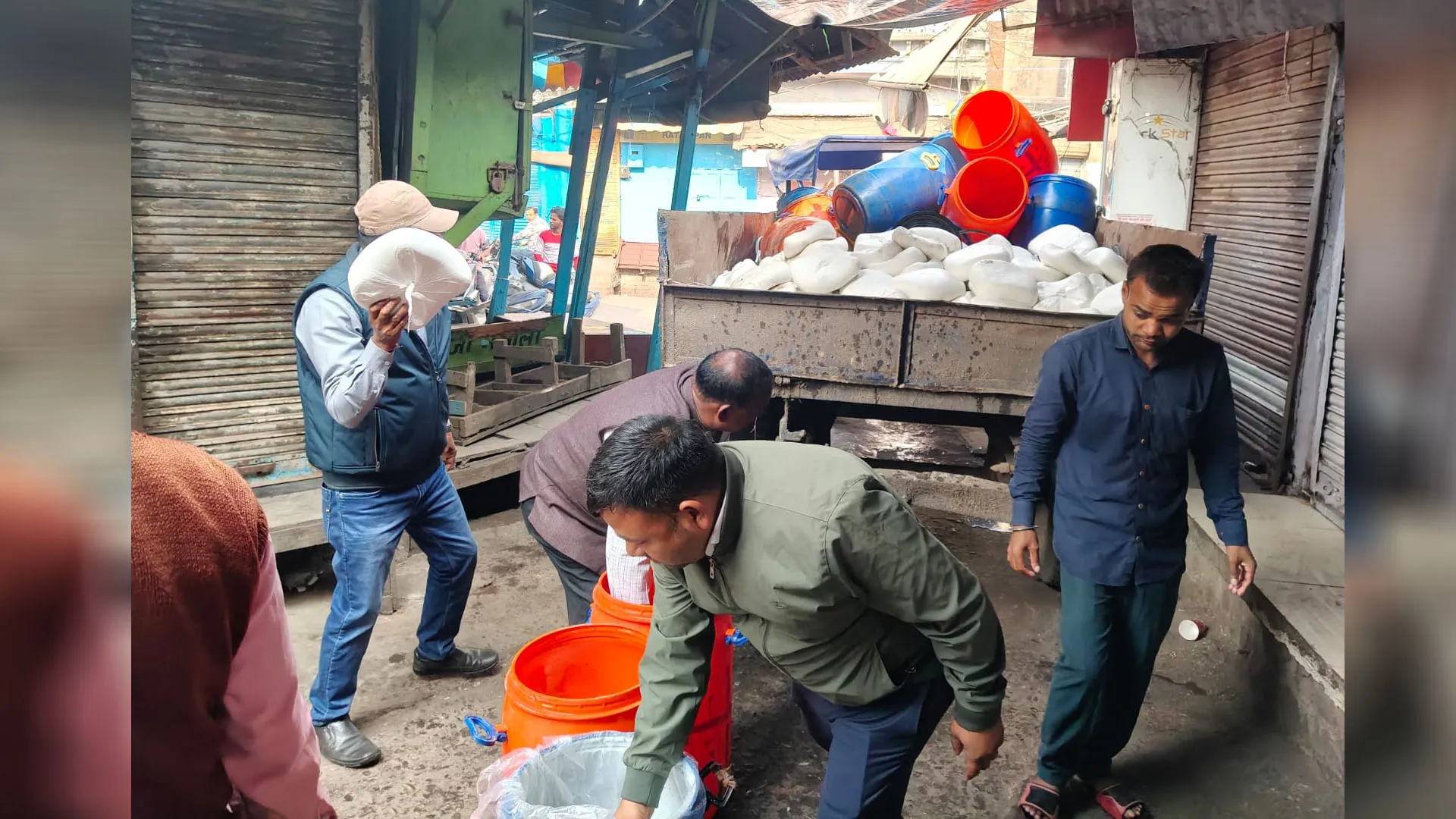 Bareilly: 1.72 लाख का 1150 किलो मिलावटी पनीर नष्ट कराया, बदायूं से हो रही थी आपूर्ति