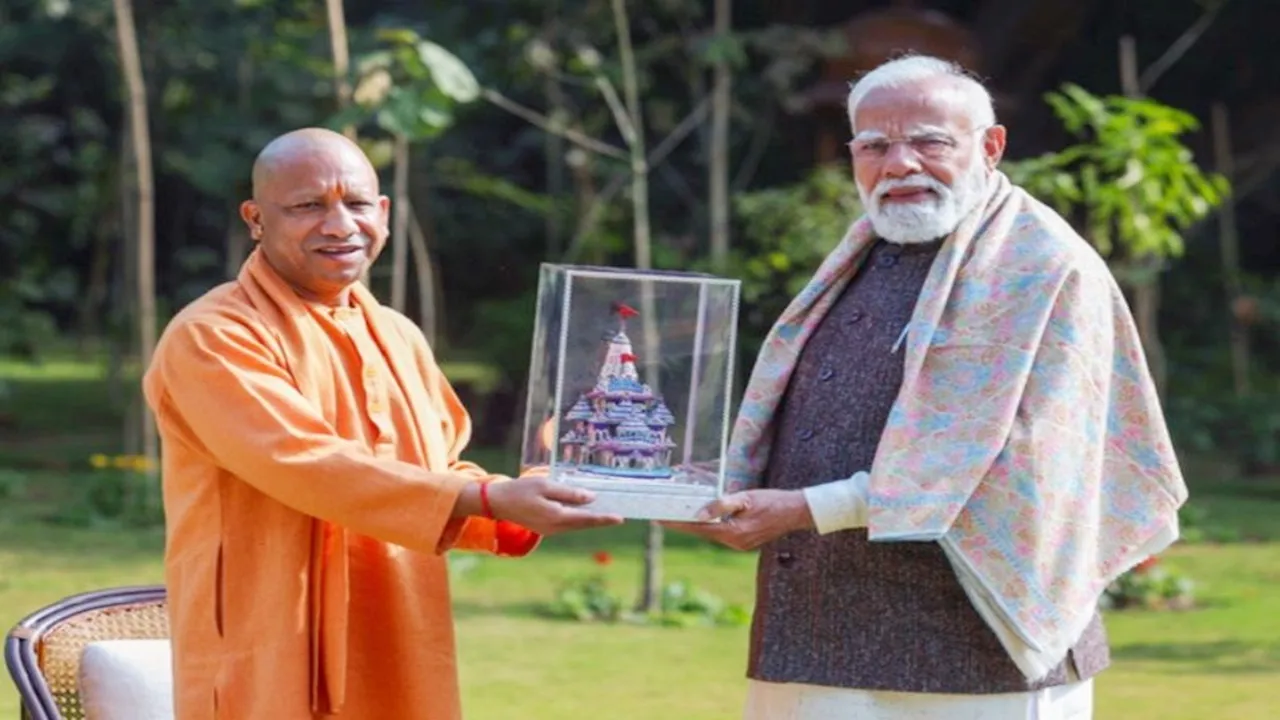 पीएम मोदी बने सबसे लंबे समय तक शासन करने वाले नेता : CM योगी ने दी बधाई, कहा-  यह कीर्तिमान आपके प्रति अटूट जनविश्वास का प्रतीक