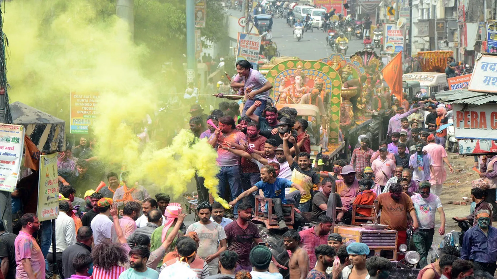 Bareilly : चंद्रग्रहण ने तोड़ी दशकों पुरानी परंपरा, बमनपुरी-चाहबाई के बीच नहीं होगी रंगों की मोर्चाबंदी