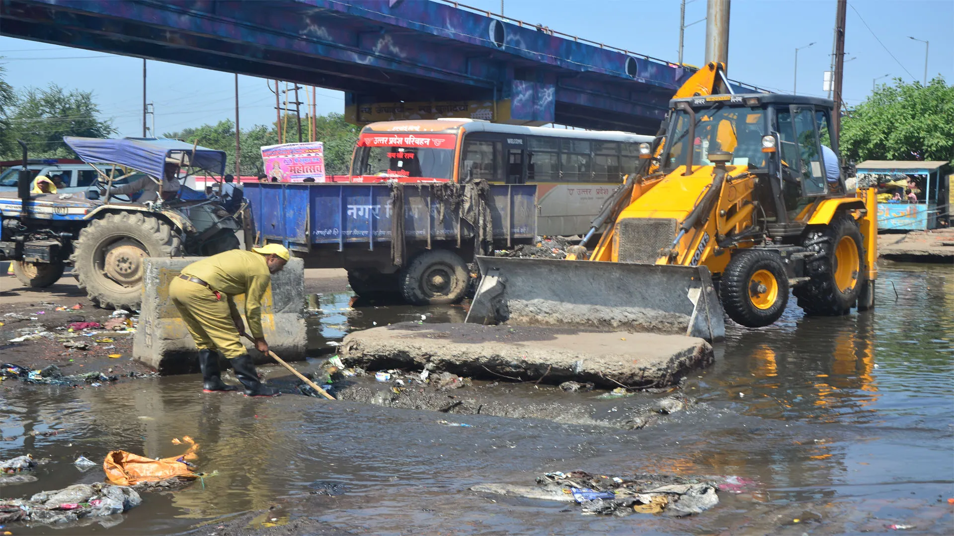 Bareilly : रोडवेज अफसर भेजते रहे पत्र मगर किसी ने नहीं सुनी, खानापूर्ति के अभियान चलाकर झाड़ा पल्ला