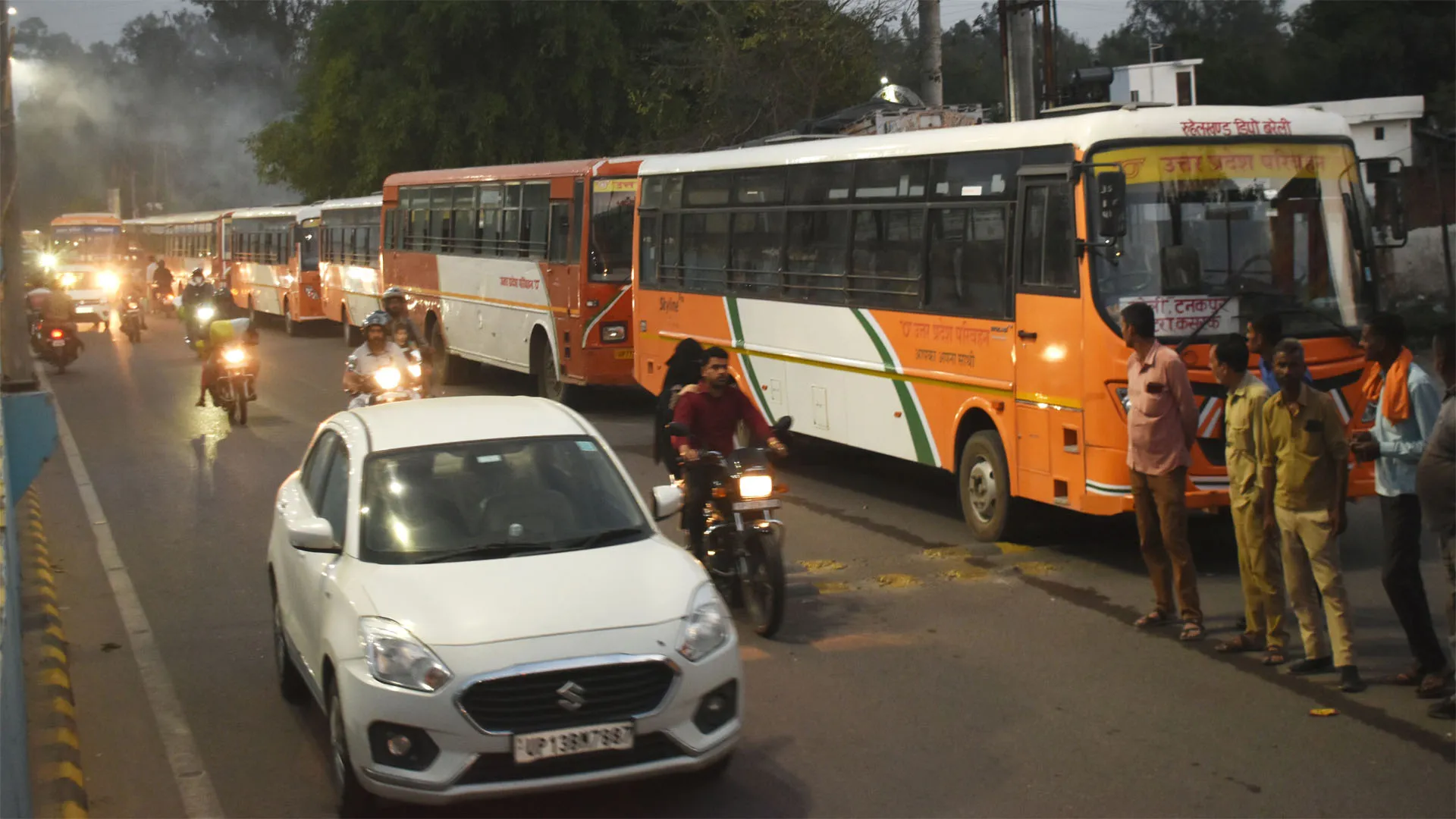 Bareilly : बिना प्लानिंग रोका ट्रैफिक, वर्कशॉप में नहीं जा सकीं रोडवेज बसें, लोग दिन भर रहे परेशान