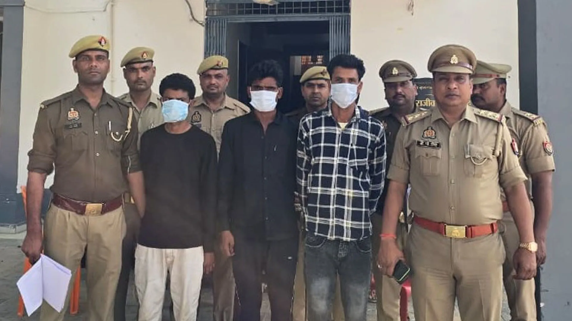 UP: ट्रैक्टर चढ़ाकर उतारा था युवक को मौत के घाट, तीन को किया गिरफ्तार