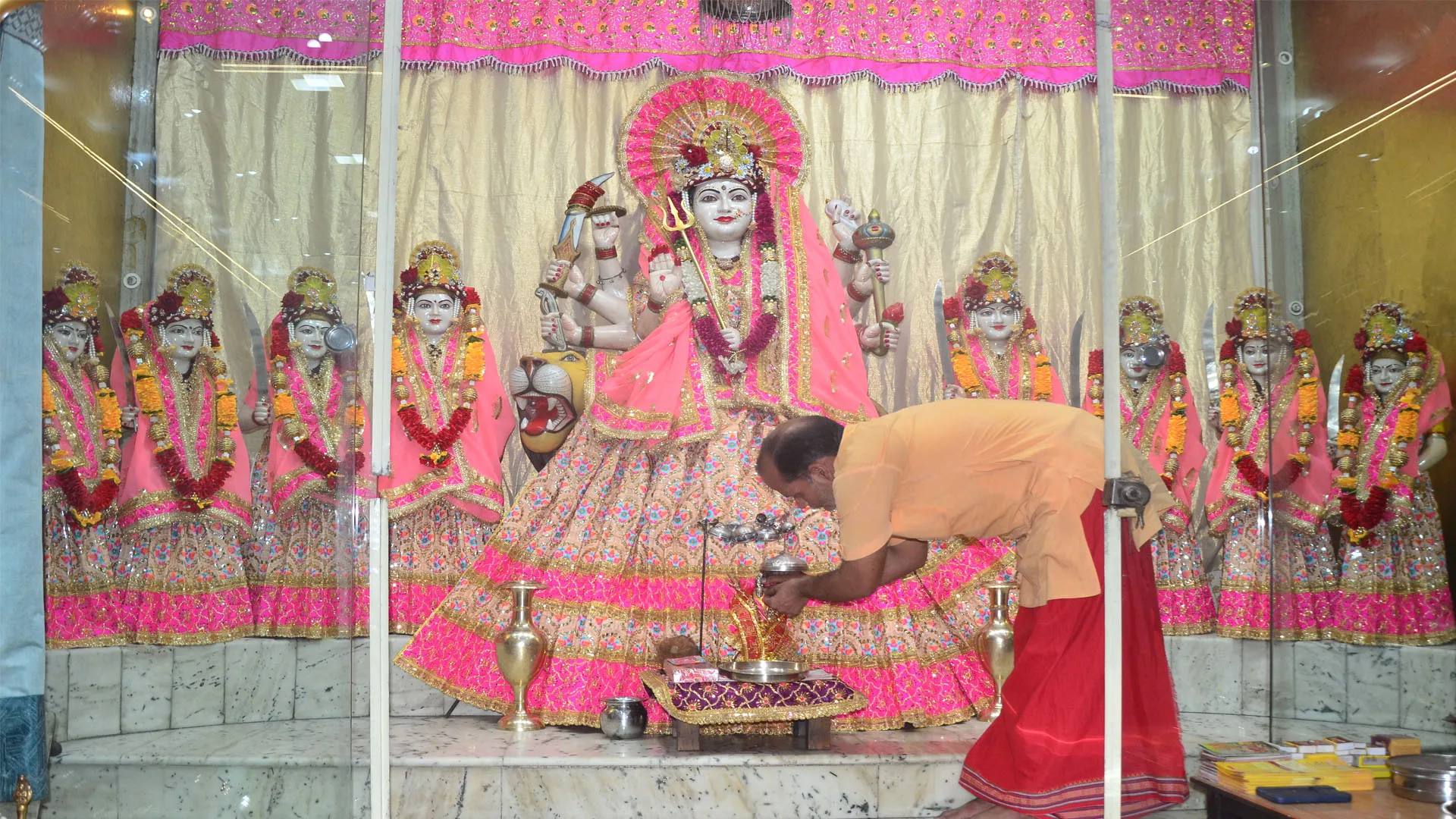 Bareilly: चैत्र नवरात्र आज से, मंदिरों में माता का विशेष श्रृंगार