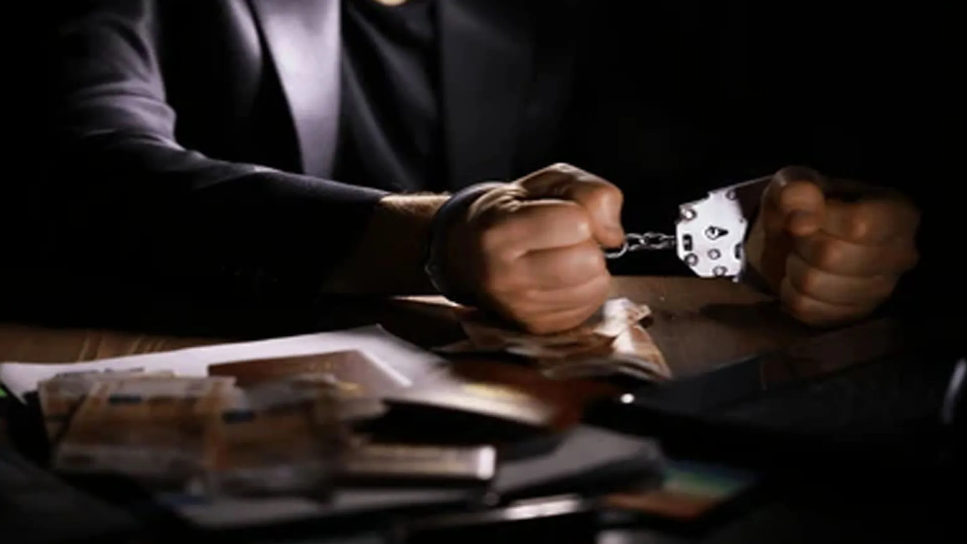 UP: समिति पंजीकरण के नाप पर घूस लेते मत्स्य विभाग के सहायक निदेशक गिरफ्तार