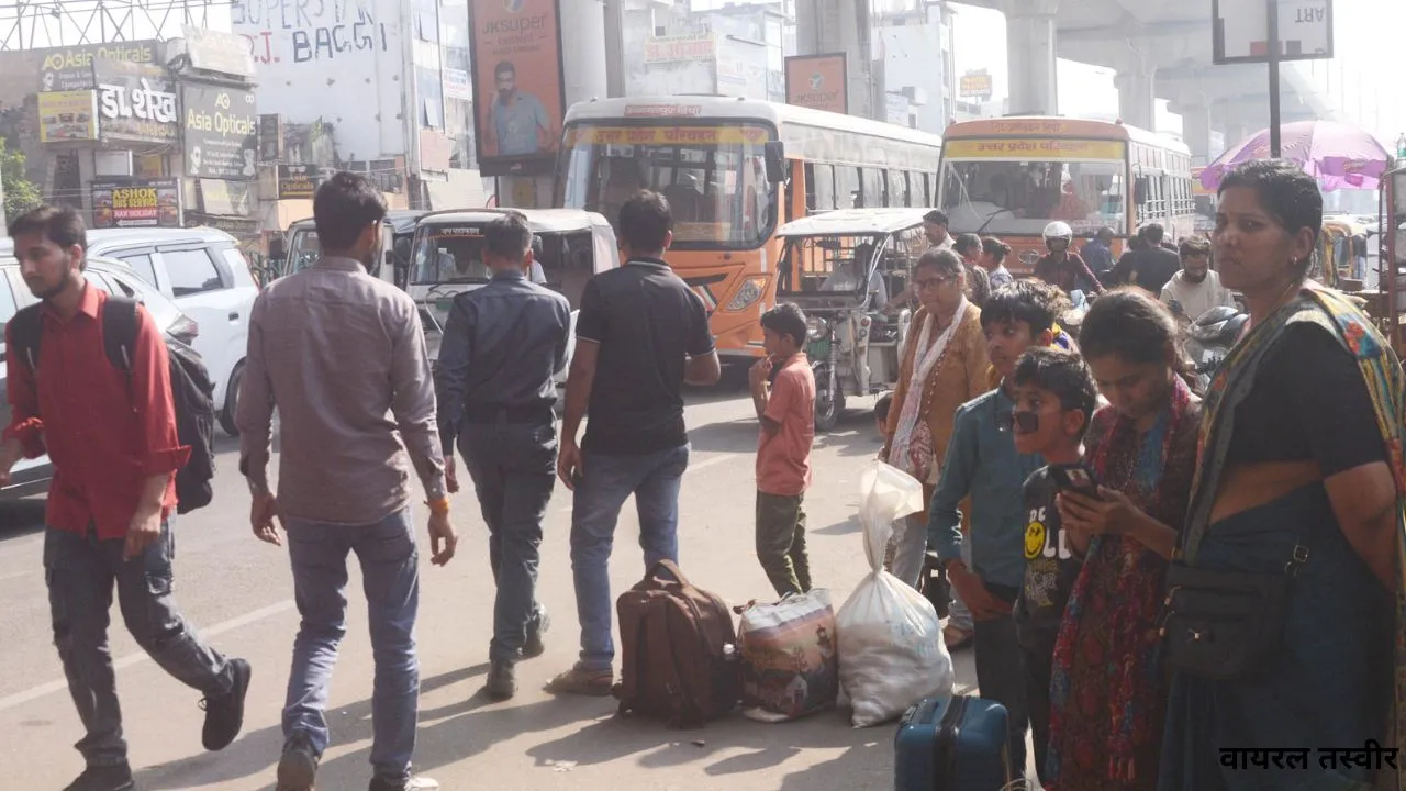 घर लौटने की जद्दोजहद:  होली के बाद ट्रेनों में लंबी वेटिंग, बस अड्डों पर बढ़ी भीड़