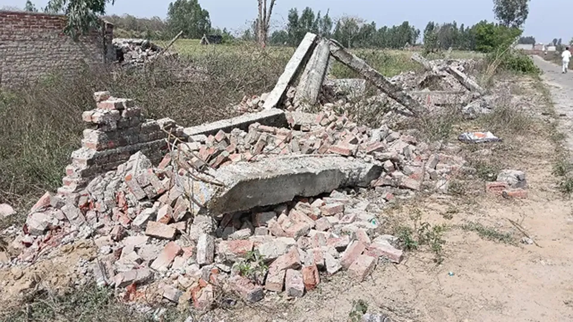 Moradabad: सीएम कंपोजिट विद्यालय की सरकारी जमीन कब्जे में लेने की तैयारी