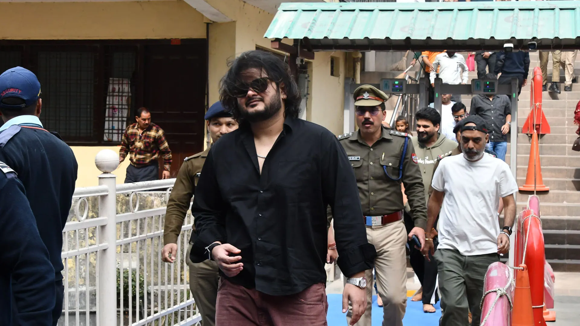 Uttrakhand: कैंची धाम पहुंचे बॉलीवुड गायक विशाल मिश्रा, बाबा का आशीर्वाद लिया