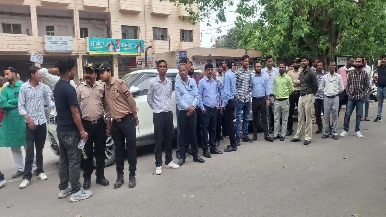 बरेली पासपोर्ट ऑफिस को बम से उड़ाने की धमकी,  भारी फोर्स लेकर पहुंचे एसएसपी 