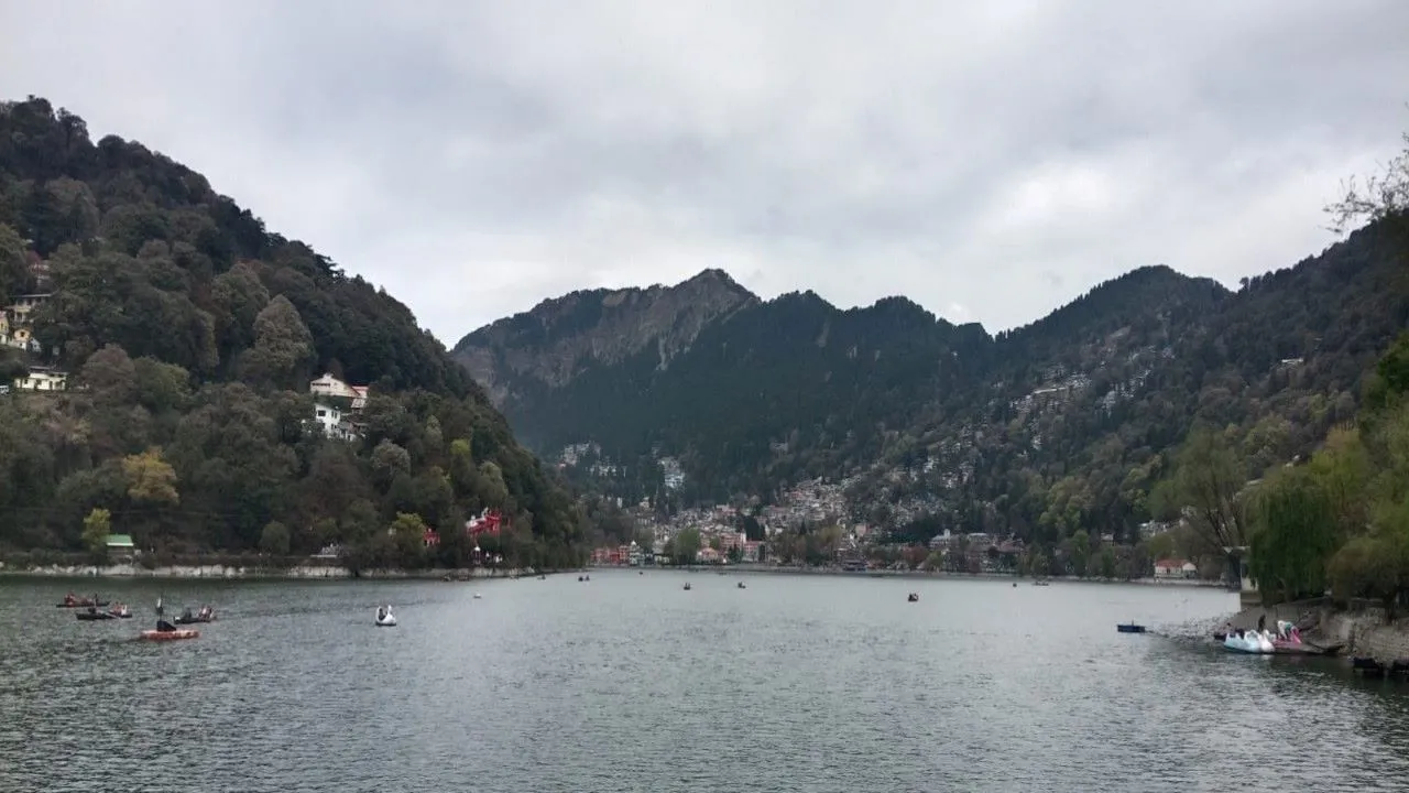 नैनीताल में बदला मौसम का मिजाज :  हुई रिमझिम बारिश