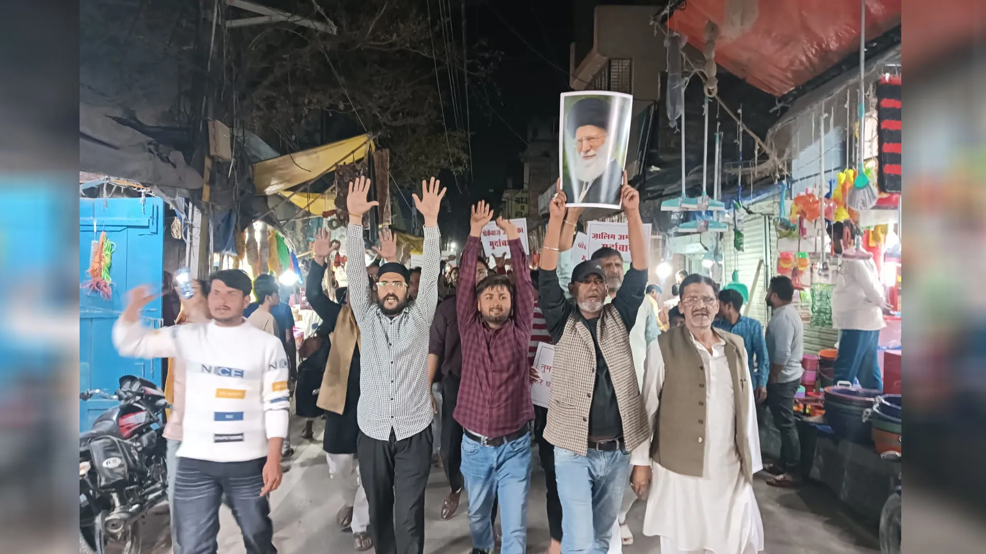 Bareilly : अमेरिका और इजरायल के खिलाफ शिया समुदाय सड़कों पर उतरा