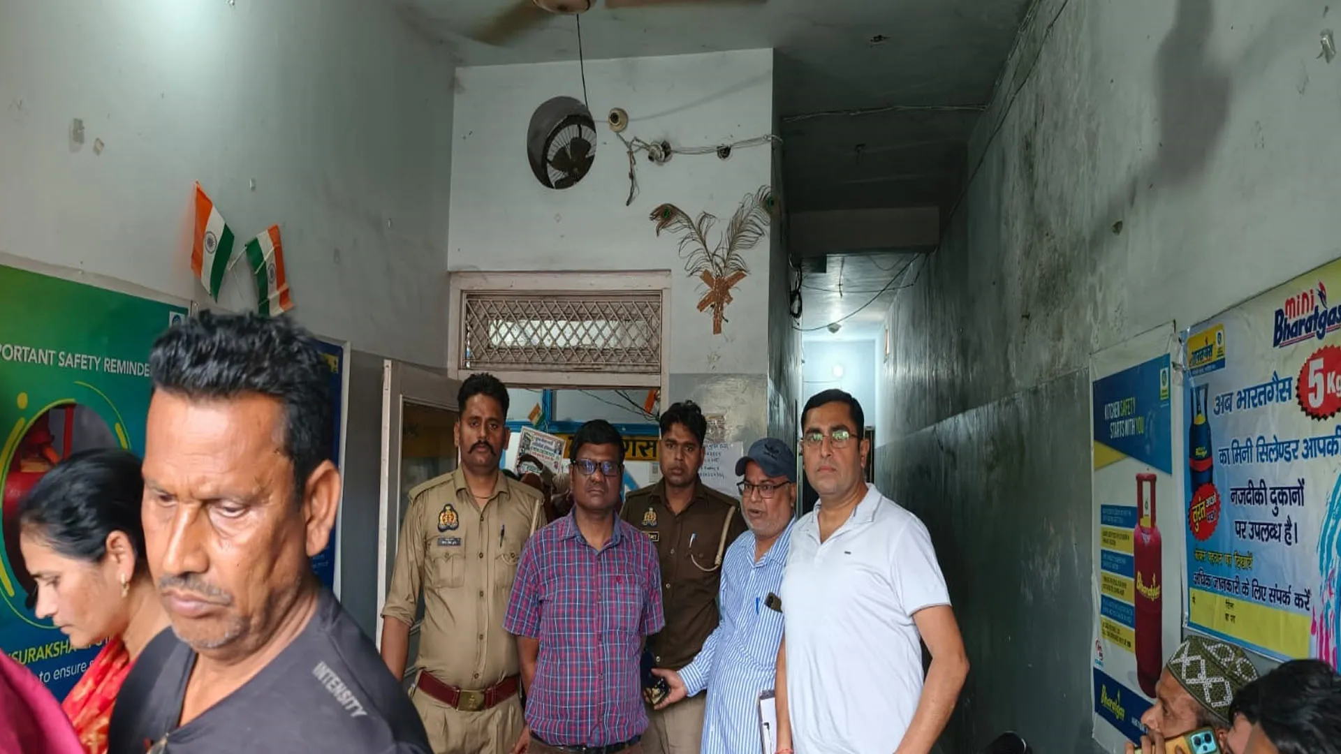 Moradabad: भावना गैस एजेंसी पर छापा, अनियमितताएं मिलने पर गोदाम सील