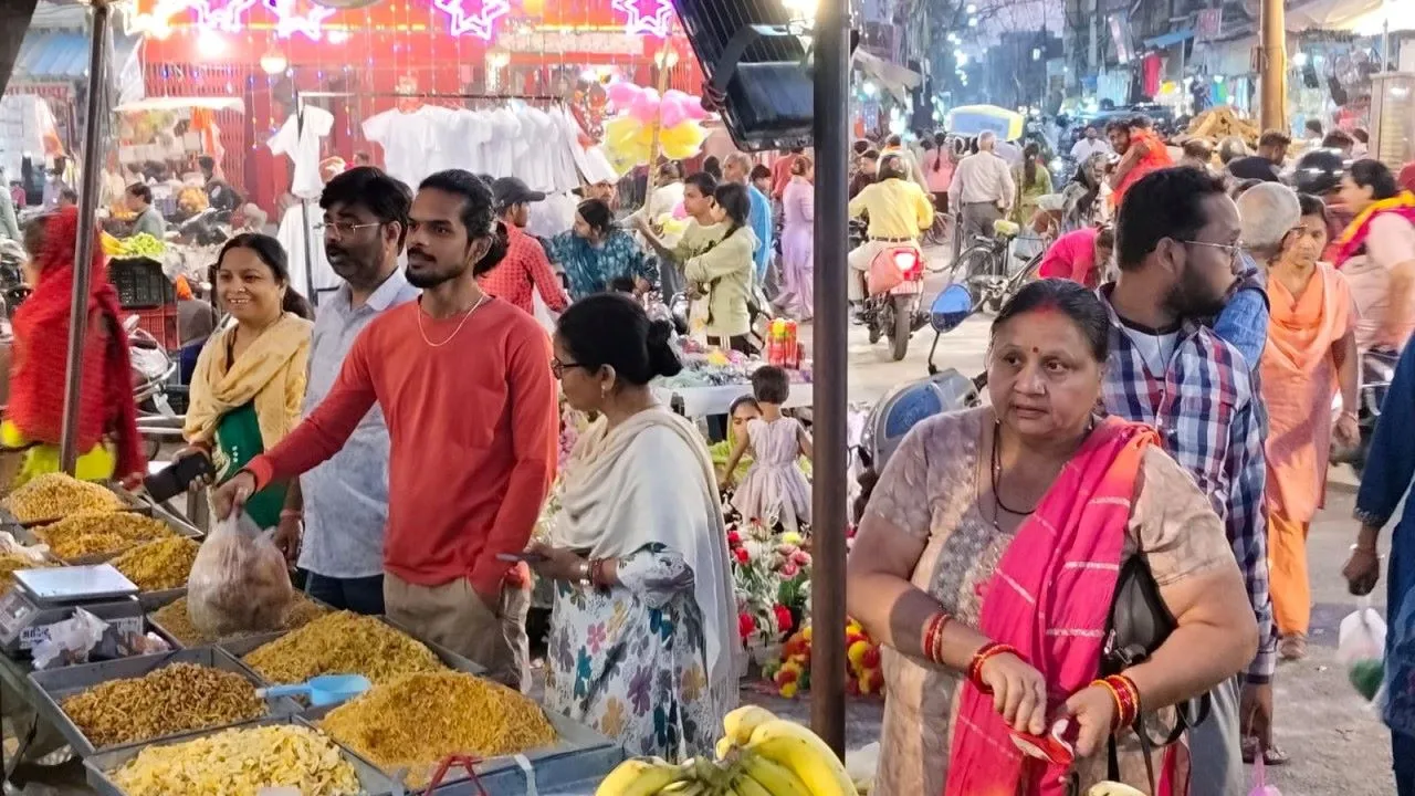 बाराबंकी :  गुलजार हुए बाजार तो बच्चों ने की मस्ती, अब बुधवार का इंतजार