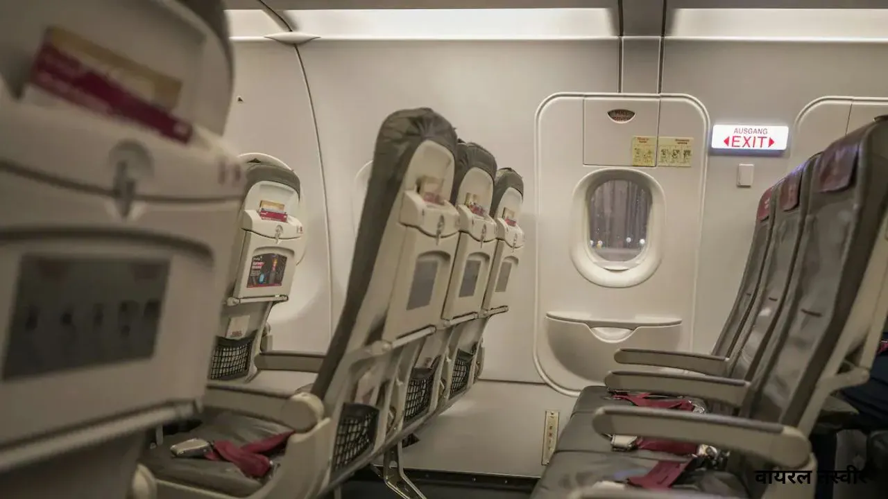  प्लेन में घबराया युवक खोलने लगा गेट ...  वाराणसी एयरपोर्ट पर हिरासत में लेकर पूछताछ जारी, इंडिगो विमान लैंडिंग से पहले ड्रामा 