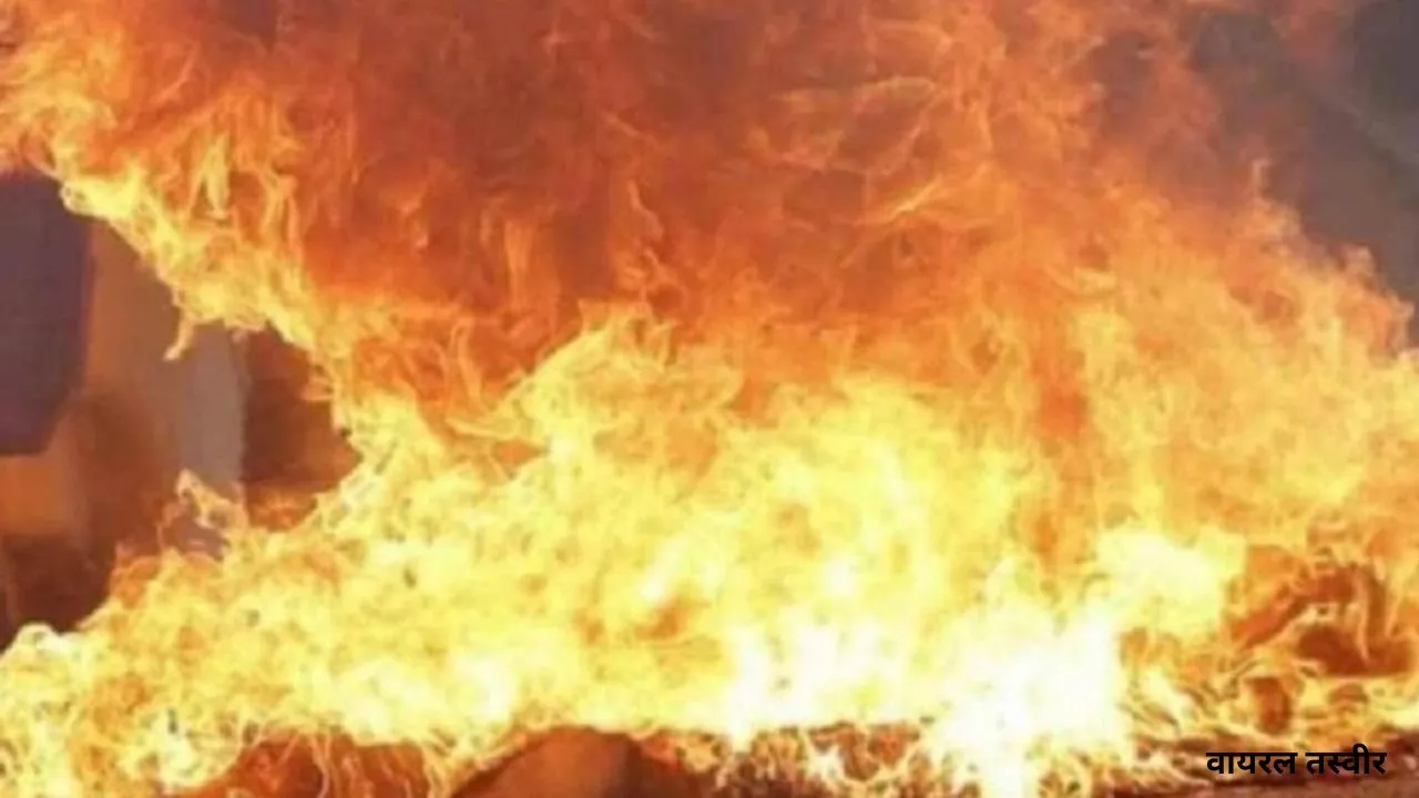 प्रसिद्ध अलोपशंकर मंदिर परिसर के बाहर दुकान में आग,  लाखों का सामान जलकर खाक, मौके पर मौजूद प्रशासन  