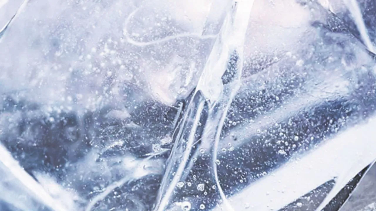 वैज्ञानिक फैक्ट:  ठंडे पानी की तुलना में जल्दी जमता है गर्म पानी