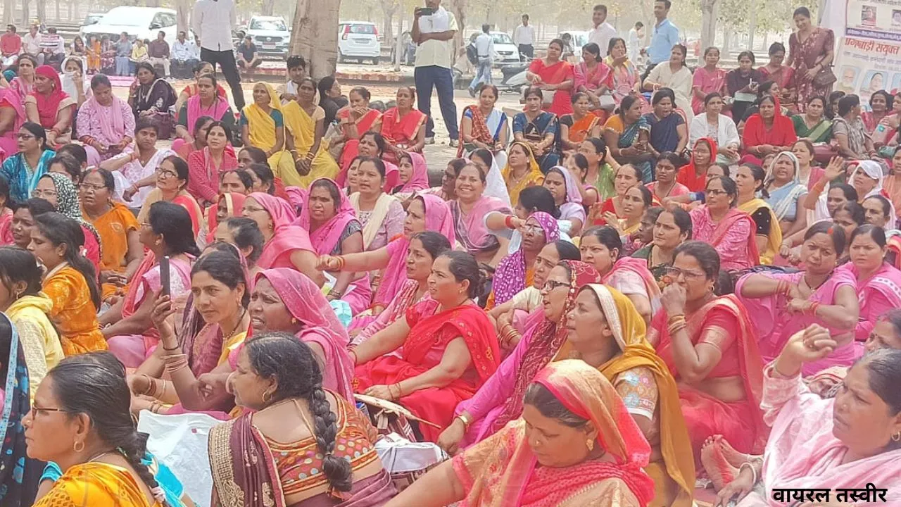  मानदेय बढ़ोतरी की मांग को लेकर प्रदर्शन, सड़क पर उतरीं सैकड़ों आंगनबाड़ी कार्यकत्री, पुलिस से हुई नोकझोंक