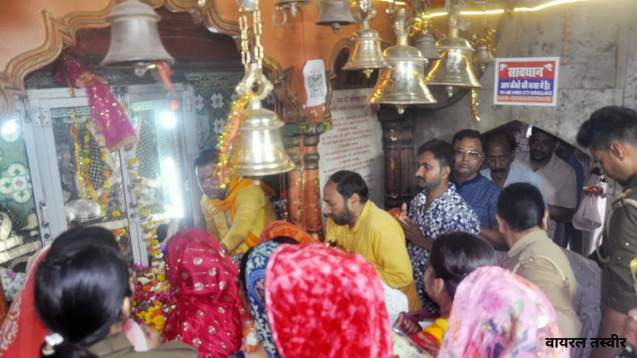 शीतला अष्टमी पर मंदिरों में आस्था की भीड़:  महिलाओं ने चढ़ाया बसौड़ा भोग, परिवार की सुख-समृद्धि की कामना