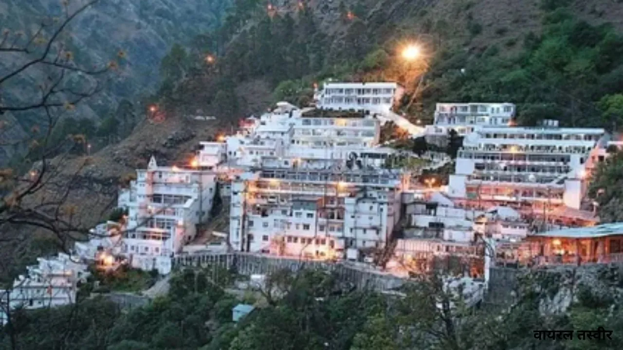 Chaitra Navratri: माता वैष्णो देवी मंदिर में कड़ी सुरक्षा, नवरात्र के लिए फूलों से सजाया गया दरबार, नई सुविधाएं भी जोड़ी