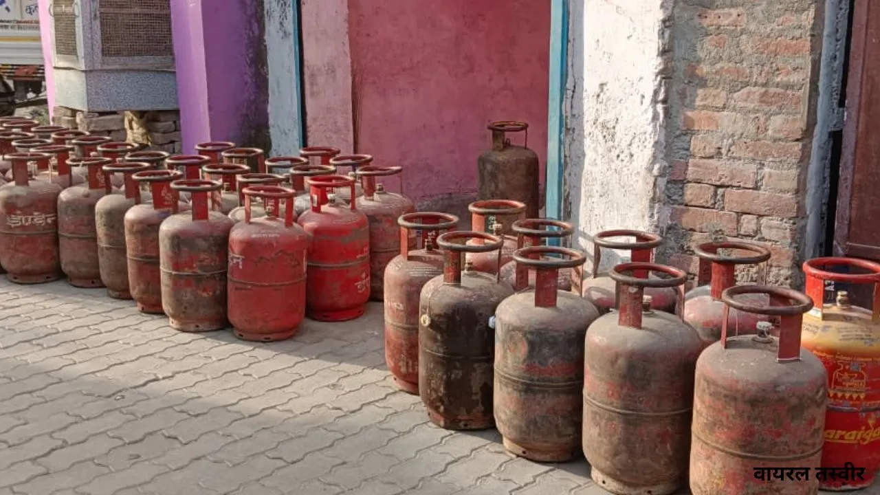   सील गोदाम में मिला घरेलू सिलेंडरों का जखीरा : छापेमारी के दौरान मिले 44 सिलेंडर, गोदाम स्वामी के खिलाफ जांच 