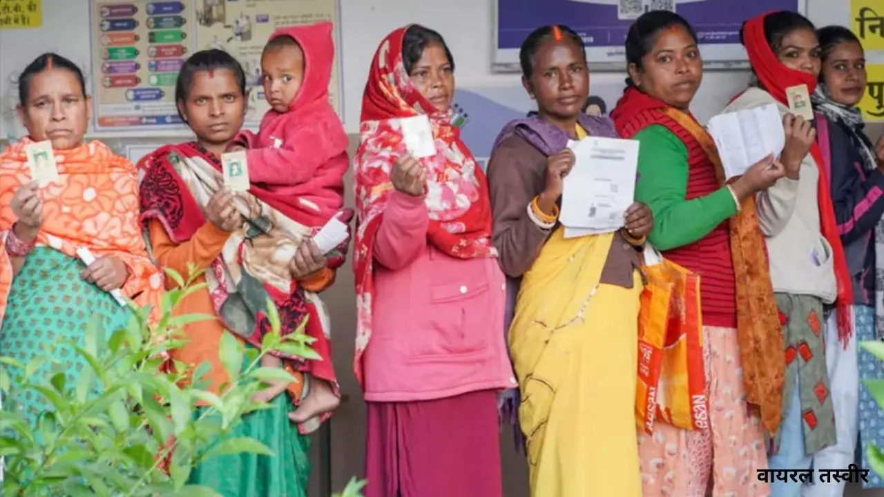 सीएम युवा उद्यमी योजना से झांसी की प्रतिभा ने भरी उड़ान,  चितेरी लोककला को उद्यमिता से जोड़कर बनाई पहचान