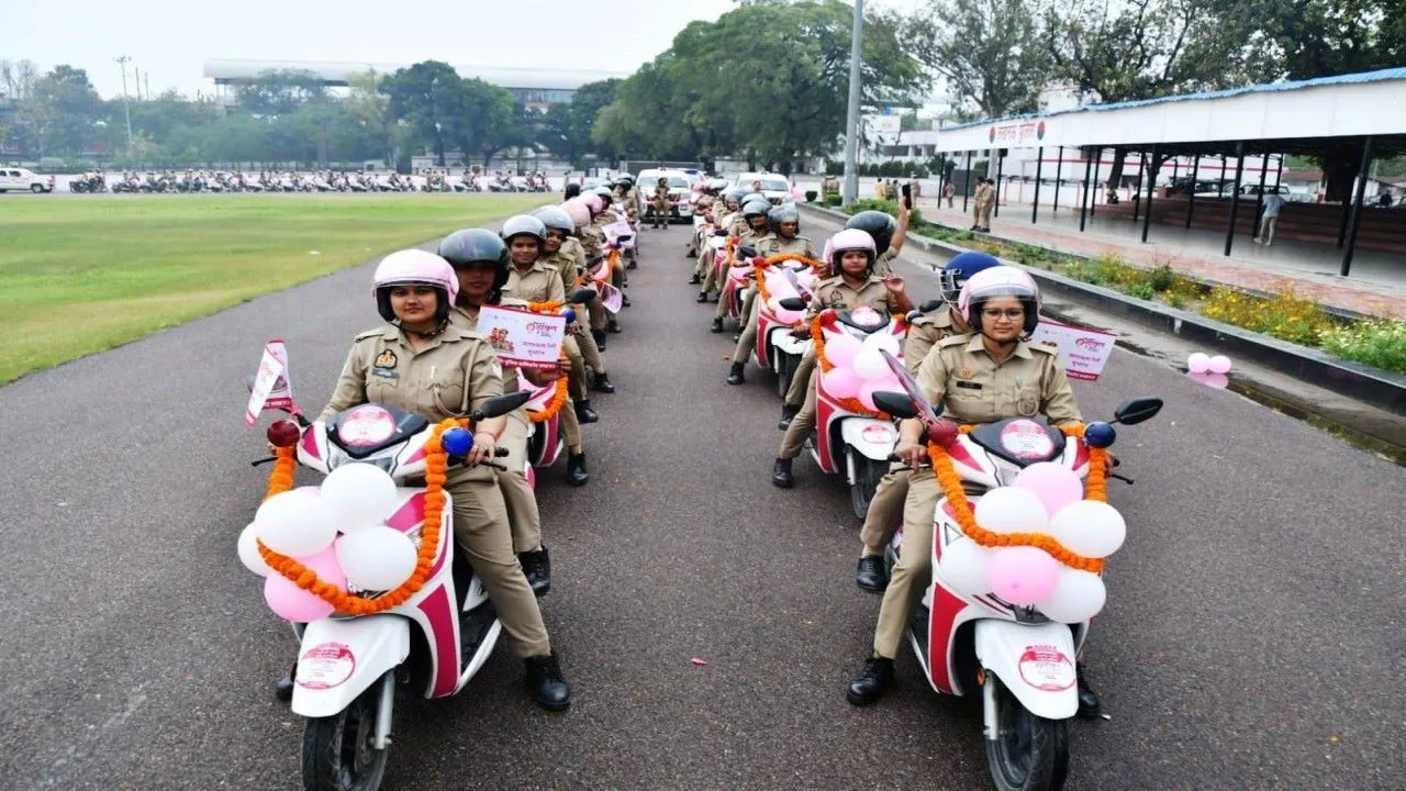 लखनऊ : नवरात्रि पर 600 पुलिसकर्मियों ने निकाली महिला सुरक्षा जागरूकता रैली