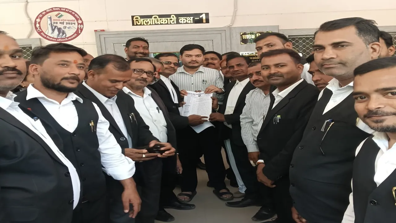 बाराबंकी : वकीलों ने निकाला जुलूस, सौंपा मांगों का ज्ञापन 