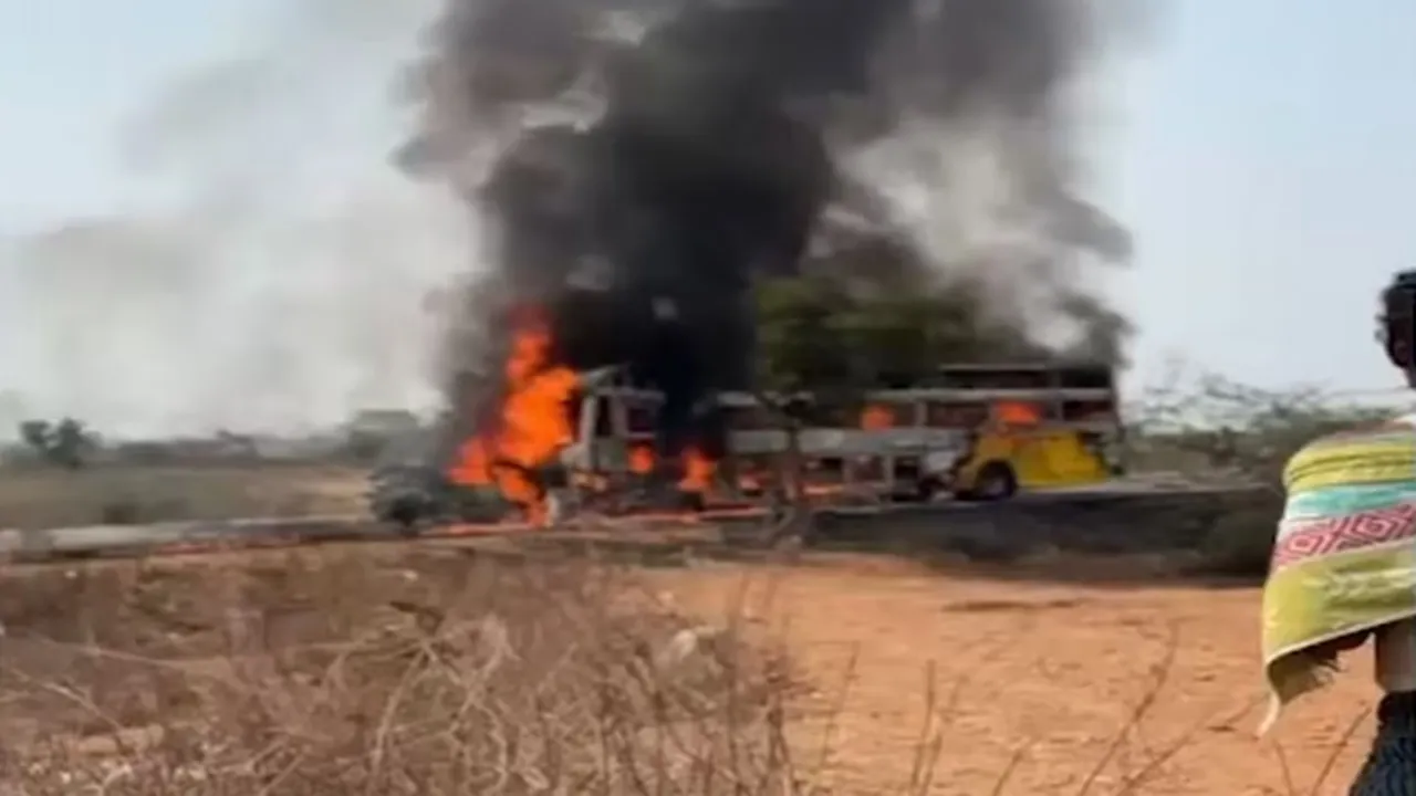 कर्नाटक में दर्दनाक हादसा : टक्कर के बाद कार और बस में लगी भीषण आग, छह लोग जिंदा जले