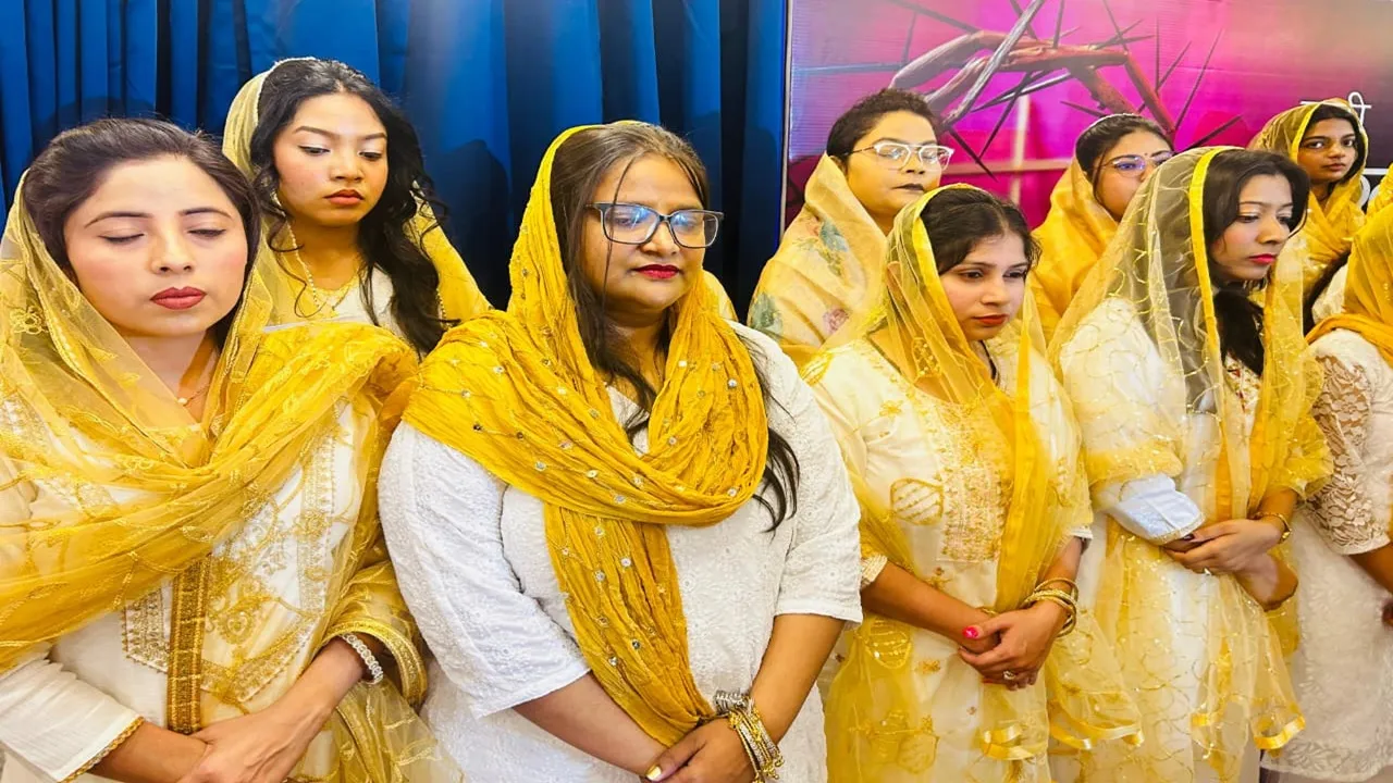 कानपुर : गुड फ्राईडे पर चर्चों में की गई विशेष आराधना, वेदी तक फादर ले गए यीशु का क्रूस, सुनाई 7 वाणियां