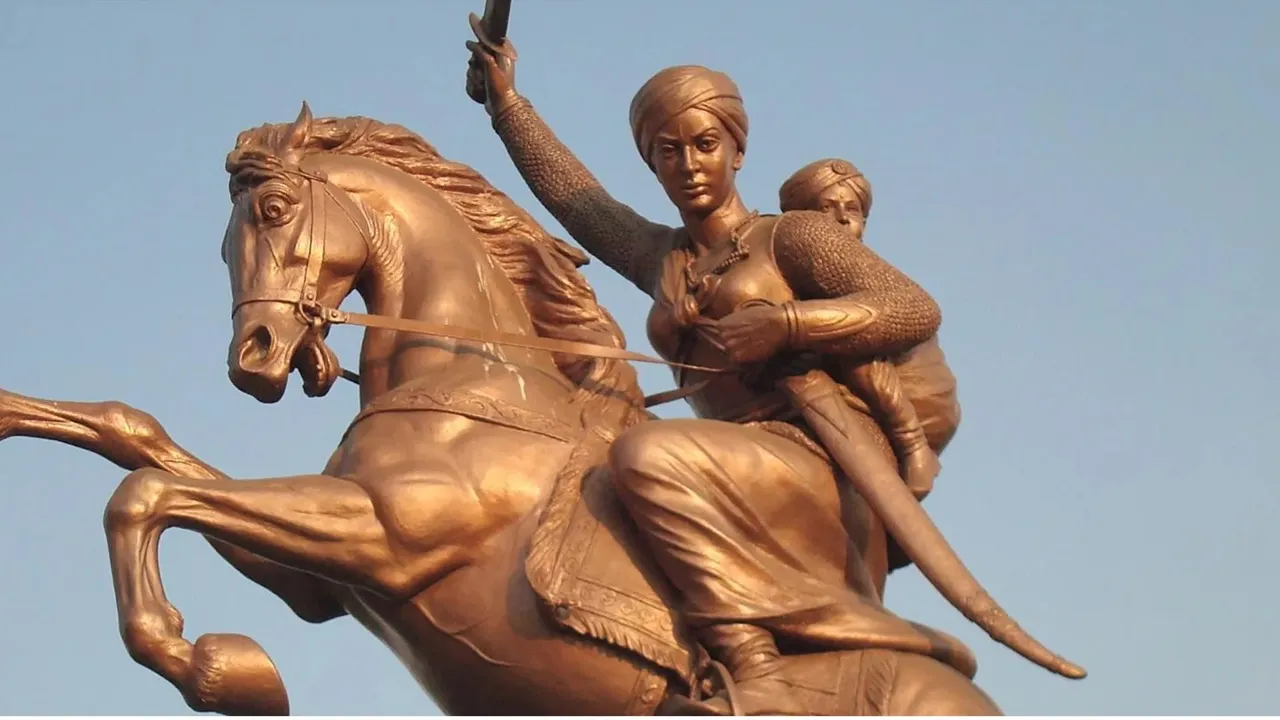 4 अप्रैल का इतिहास : रानी लक्ष्मी बाई को अंग्रेजों से लोहा लेने के बाद मुश्किल हालात में छोड़नी पड़ी झांसी 