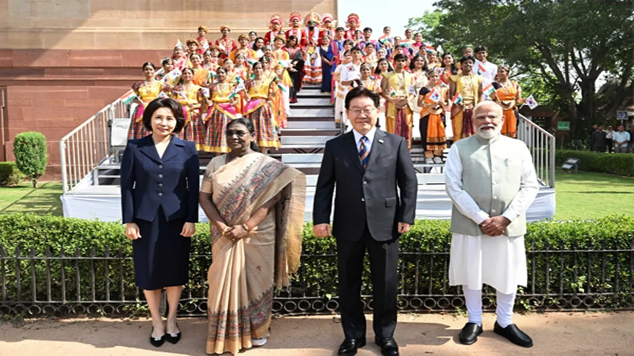 भारत पहुंचे दक्षिण कोरिया के राष्ट्रपति ली जे म्युंग : राष्ट्रपति भवन में किया गया औपचारिक स्वागत, पीएम मोदी संग कई मुद्दों पर होगी चर्चा