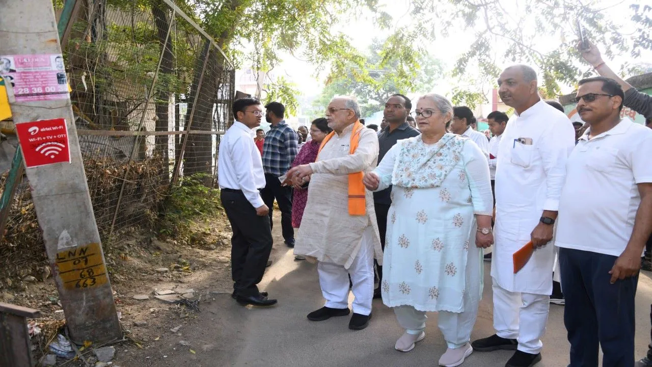 लखनऊ में गंदगी देख भड़के प्रभारी मंत्री :  बीट इंचार्ज निलंबित, कार्यदाई संस्था पर लगाया 50 हजार का जुर्माना