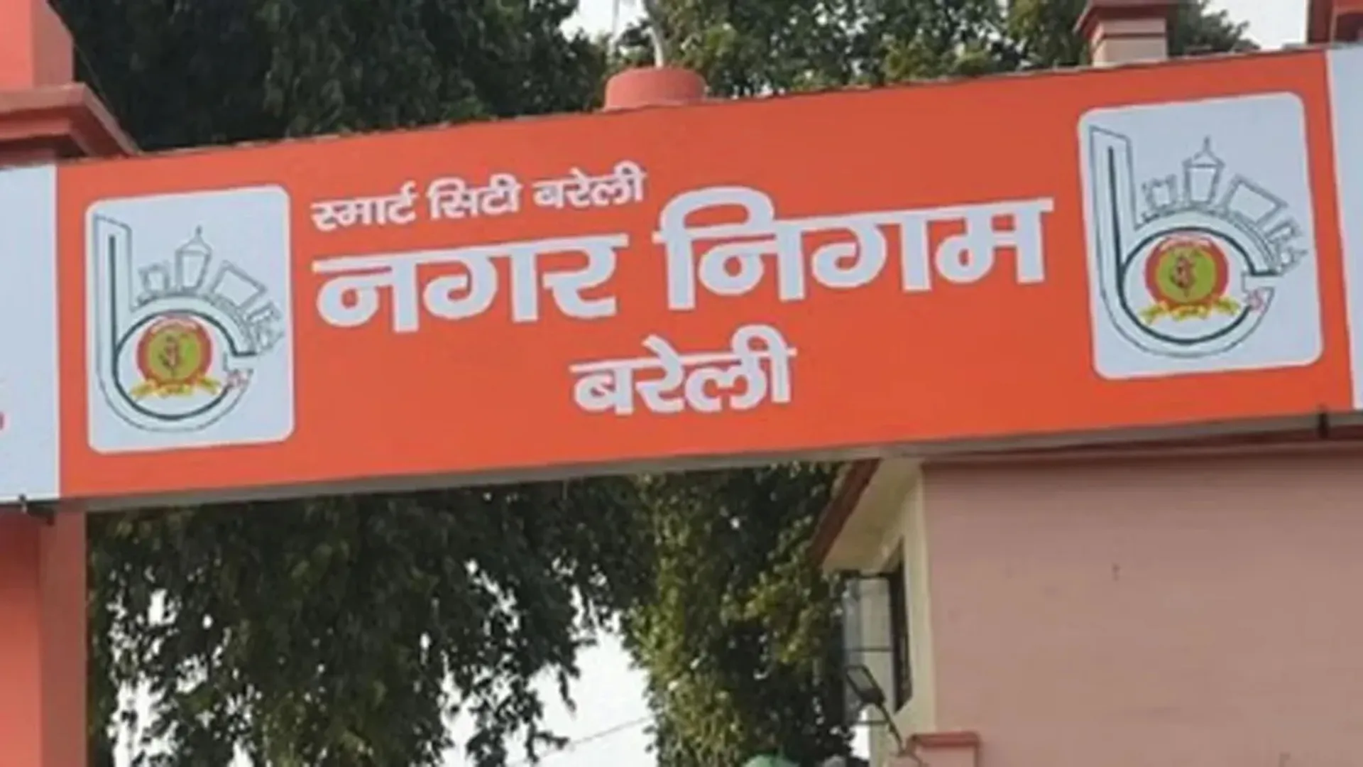 Bareilly : जमे सीमेंट से नाला निर्माण, फर्म पर 50 हजार जुर्माना